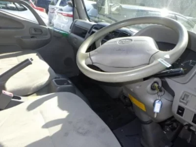 Toyota DYNA  с аукциона в Японии