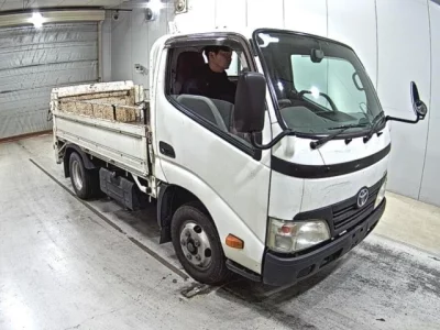 Toyota DYNA  с аукциона в Японии