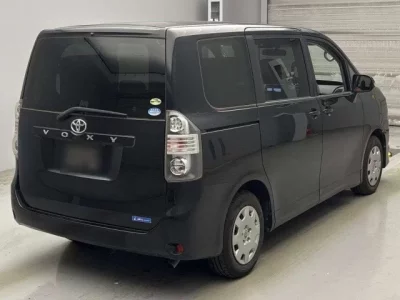 Toyota VOXY  с аукциона в Японии