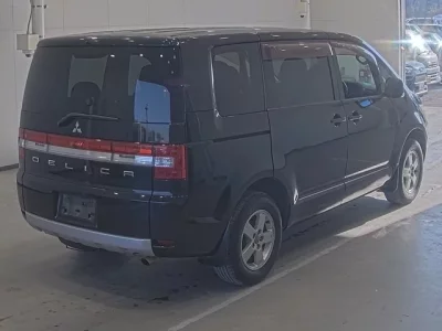 Mitsubishi DELICA D5  с аукциона в Японии