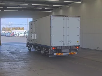 Isuzu FORWARD  с аукциона в Японии