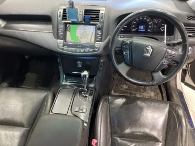 Toyota CROWN  с аукциона в Японии
