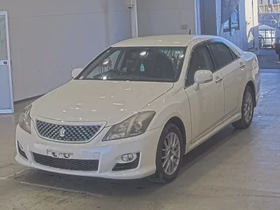 Toyota CROWN  с аукциона в Японии