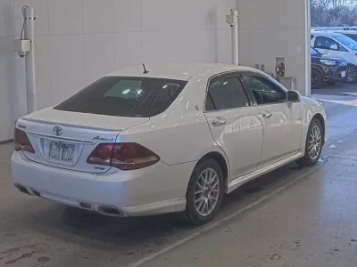 Toyota CROWN  с аукциона в Японии
