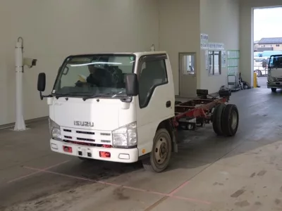Isuzu ELF  с аукциона в Японии