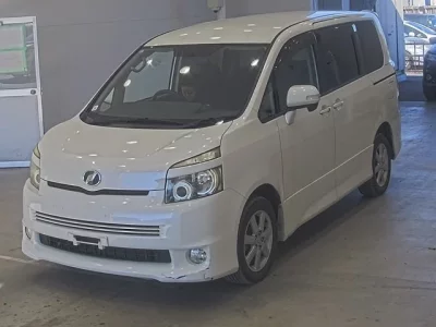 Toyota VOXY  с аукциона в Японии