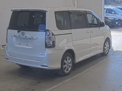 Toyota VOXY  с аукциона в Японии