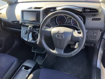Toyota WISH  с аукциона в Японии