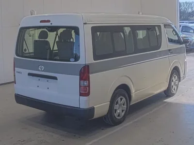 Toyota HIACE  с аукциона в Японии