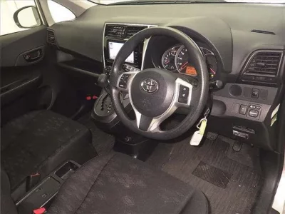 Toyota RACTIS  с аукциона в Японии