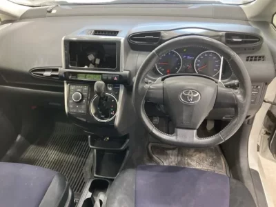 Toyota WISH  с аукциона в Японии