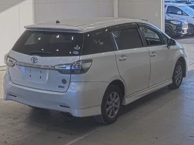 Toyota WISH  с аукциона в Японии