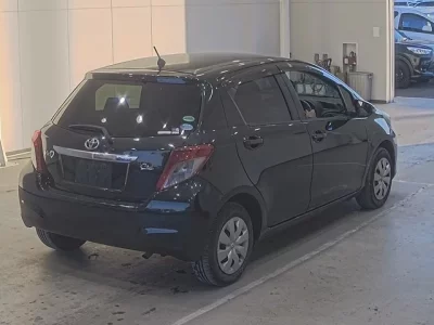 Toyota VITZ  с аукциона в Японии