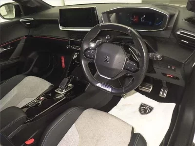 Peugeot 208  с аукциона в Японии