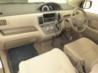 Toyota RAUM лот № 70030 оценка 3.5  с аукциона в Японии 3