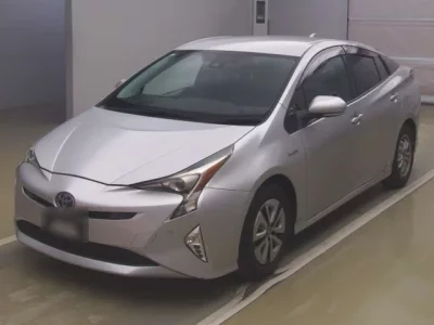 Toyota PRIUS  с аукциона в Японии