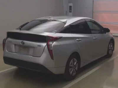 Toyota PRIUS  с аукциона в Японии