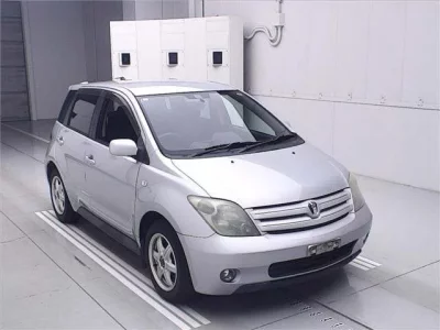 Toyota IST  с аукциона в Японии