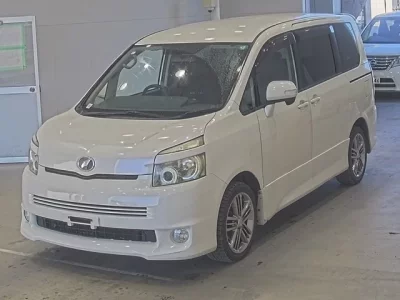 Toyota VOXY  с аукциона в Японии