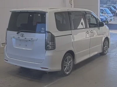 Toyota VOXY  с аукциона в Японии