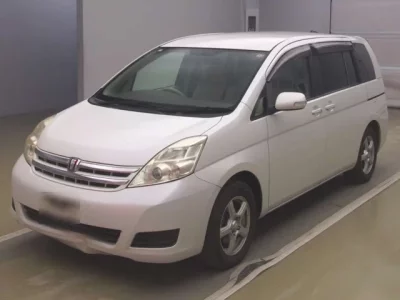 Toyota ISIS  с аукциона в Японии