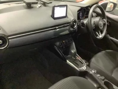 Mazda DEMIO  с аукциона в Японии