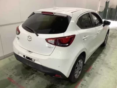 Mazda DEMIO  с аукциона в Японии