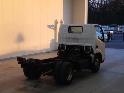Toyota DYNA  с аукциона в Японии