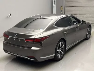 Lexus LS  с аукциона в Японии
