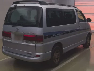 Toyota HIACE REGIUS  с аукциона в Японии