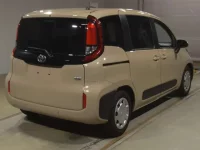 Toyota SIENTA лот № 2113 оценка 4.5  с аукциона в Японии 1