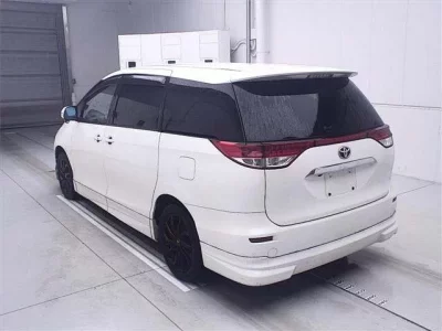 Toyota ESTIMA  с аукциона в Японии