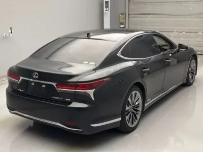 Lexus LS  с аукциона в Японии