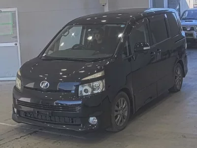 Toyota VOXY  с аукциона в Японии