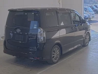 Toyota VOXY  с аукциона в Японии