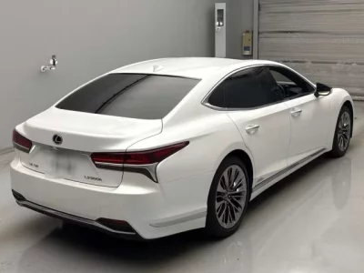 Lexus LS  с аукциона в Японии
