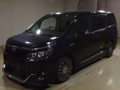 Toyota VOXY  с аукциона в Японии