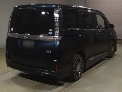 Toyota VOXY  с аукциона в Японии