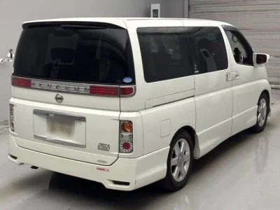 Nissan ELGRAND  с аукциона в Японии