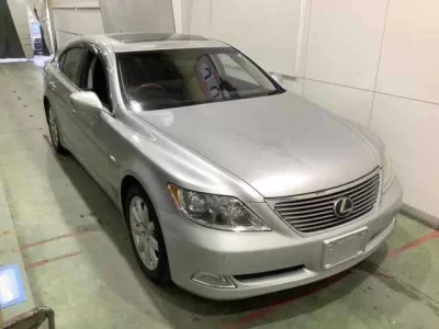 Lexus LS  с аукциона в Японии