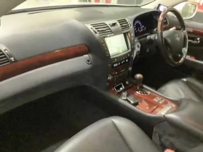 Lexus LS  с аукциона в Японии