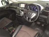 Nissan ELGRAND лот № 70375 оценка 3.5  с аукциона в Японии 2