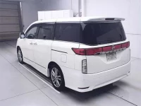 Nissan ELGRAND лот № 70375 оценка 3.5  с аукциона в Японии 1