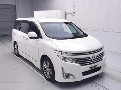 Nissan ELGRAND  с аукциона в Японии