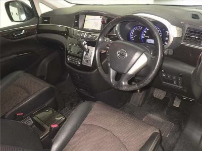 Nissan ELGRAND  с аукциона в Японии