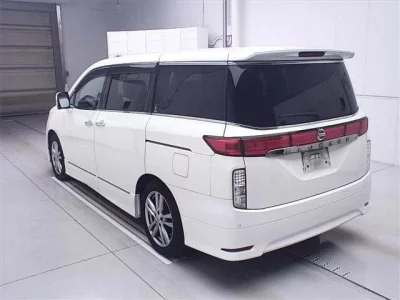 Nissan ELGRAND  с аукциона в Японии
