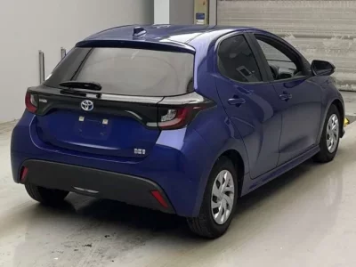 Toyota YARIS  с аукциона в Японии