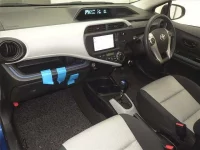 Toyota AQUA лот № 70417 оценка 3.5  с аукциона в Японии 3