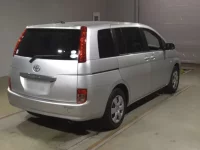 Toyota ISIS лот № 7004 оценка R  с аукциона в Японии 1