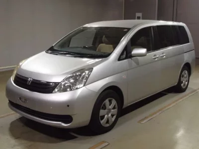 Toyota ISIS  с аукциона в Японии